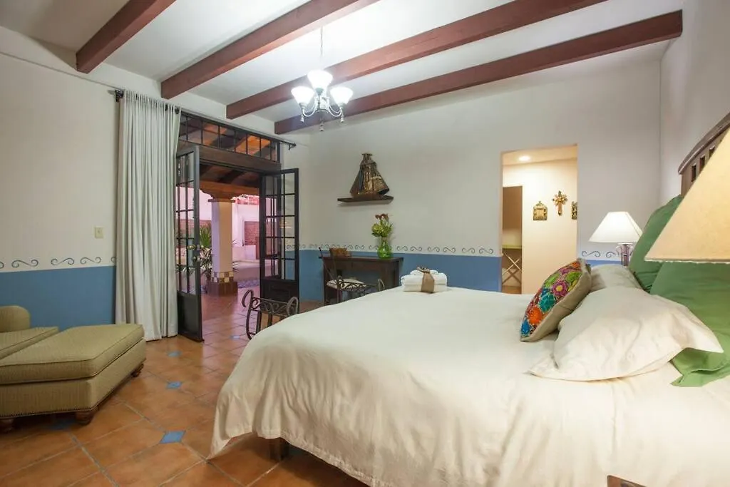 private Pool, walk to malecón, 2 BR estilo hacienda-1